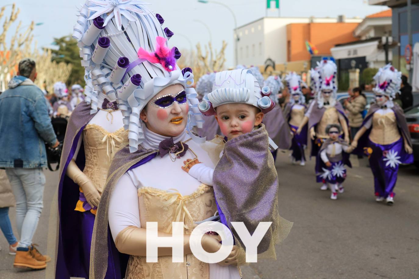 El desfile se celebró este sábado con final en la plaza de España. 