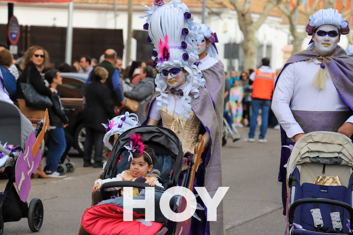 El desfile se celebró este sábado con final en la plaza de España. 