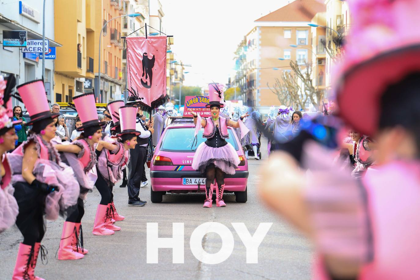 El desfile se celebró este sábado con final en la plaza de España. 