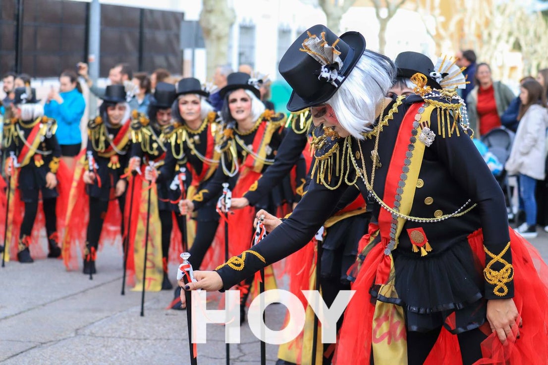 El desfile se celebró este sábado con final en la plaza de España. 