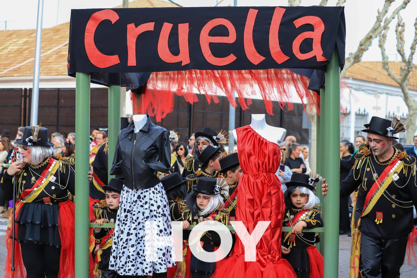 El desfile se celebró este sábado con final en la plaza de España. 
