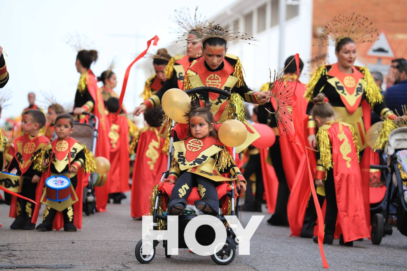 El desfile se celebró este sábado con final en la plaza de España. 