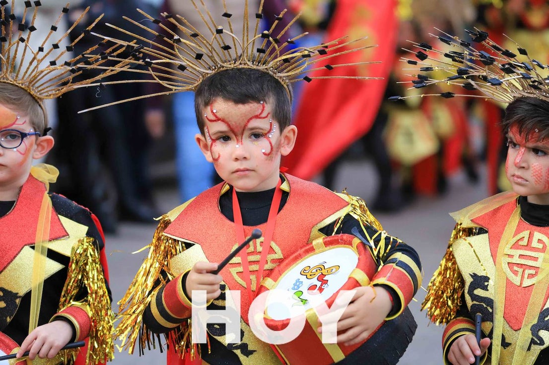 El desfile se celebró este sábado con final en la plaza de España. 