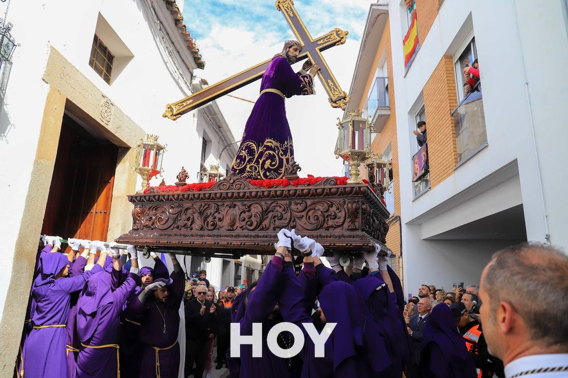 Excepcional Jueves Santo con el Nazareno y la Virgen del Calvario