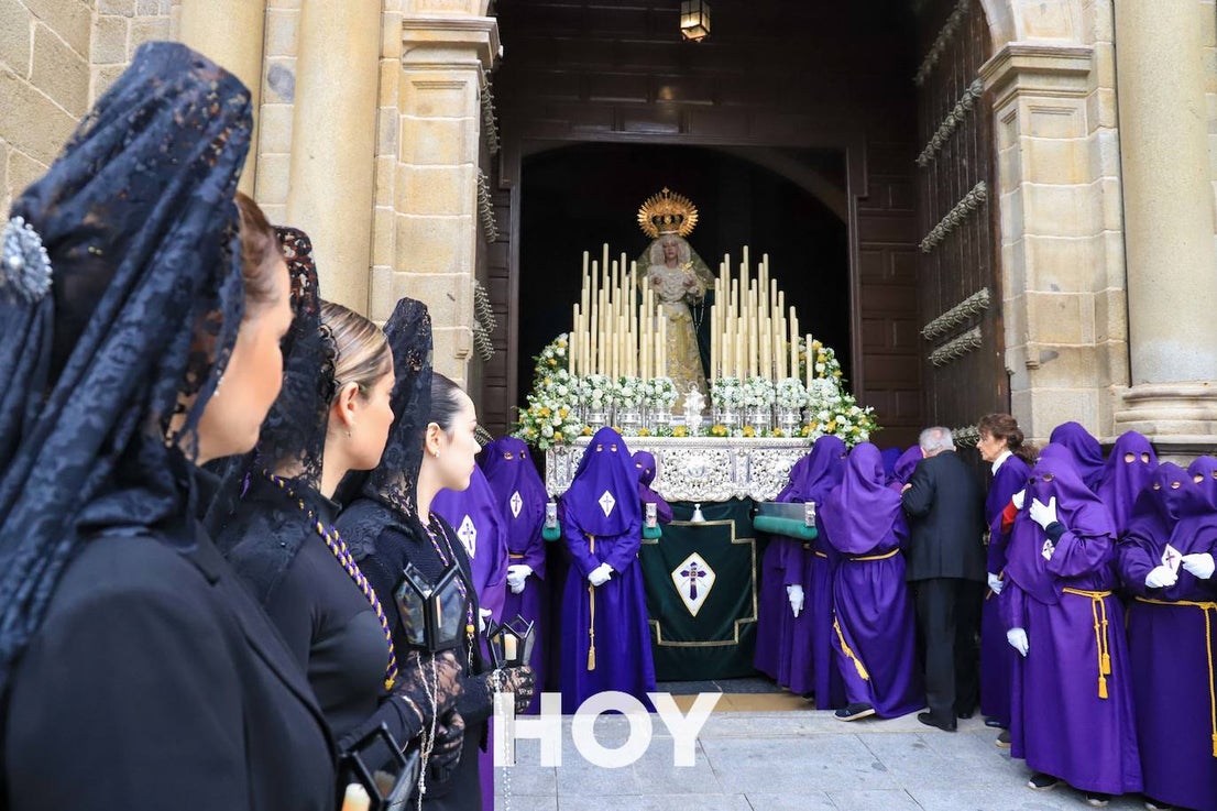 Excepcional Jueves Santo con el Nazareno y la Virgen del Calvario