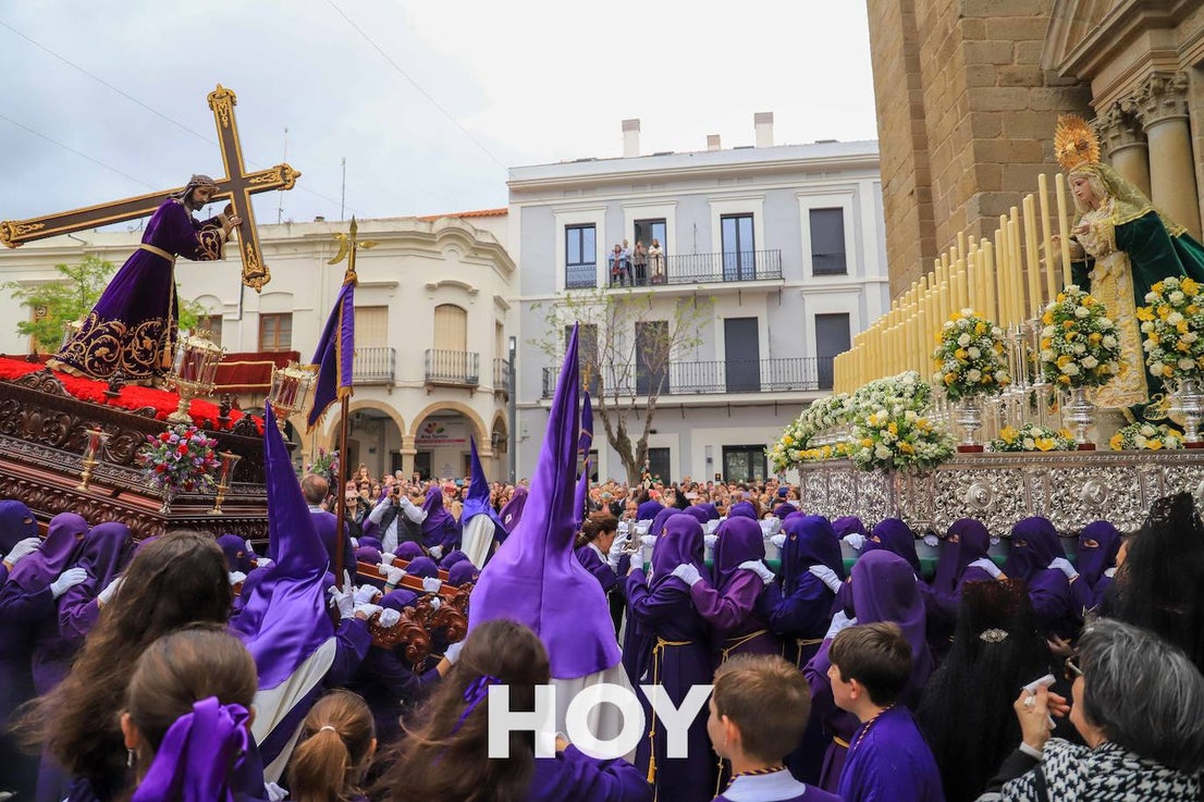 Excepcional Jueves Santo con el Nazareno y la Virgen del Calvario