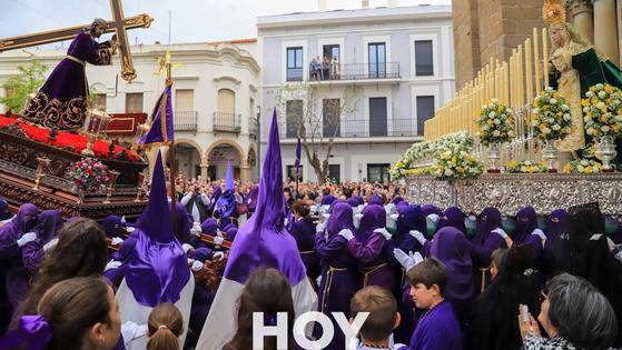 Excepcional Jueves Santo con el Nazareno y la Virgen del Calvario