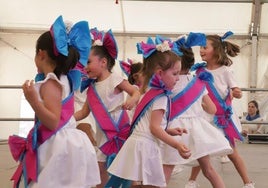 Las Fiestas de la Santa Cruz llenan de color las calles del barrio hasta el día 5