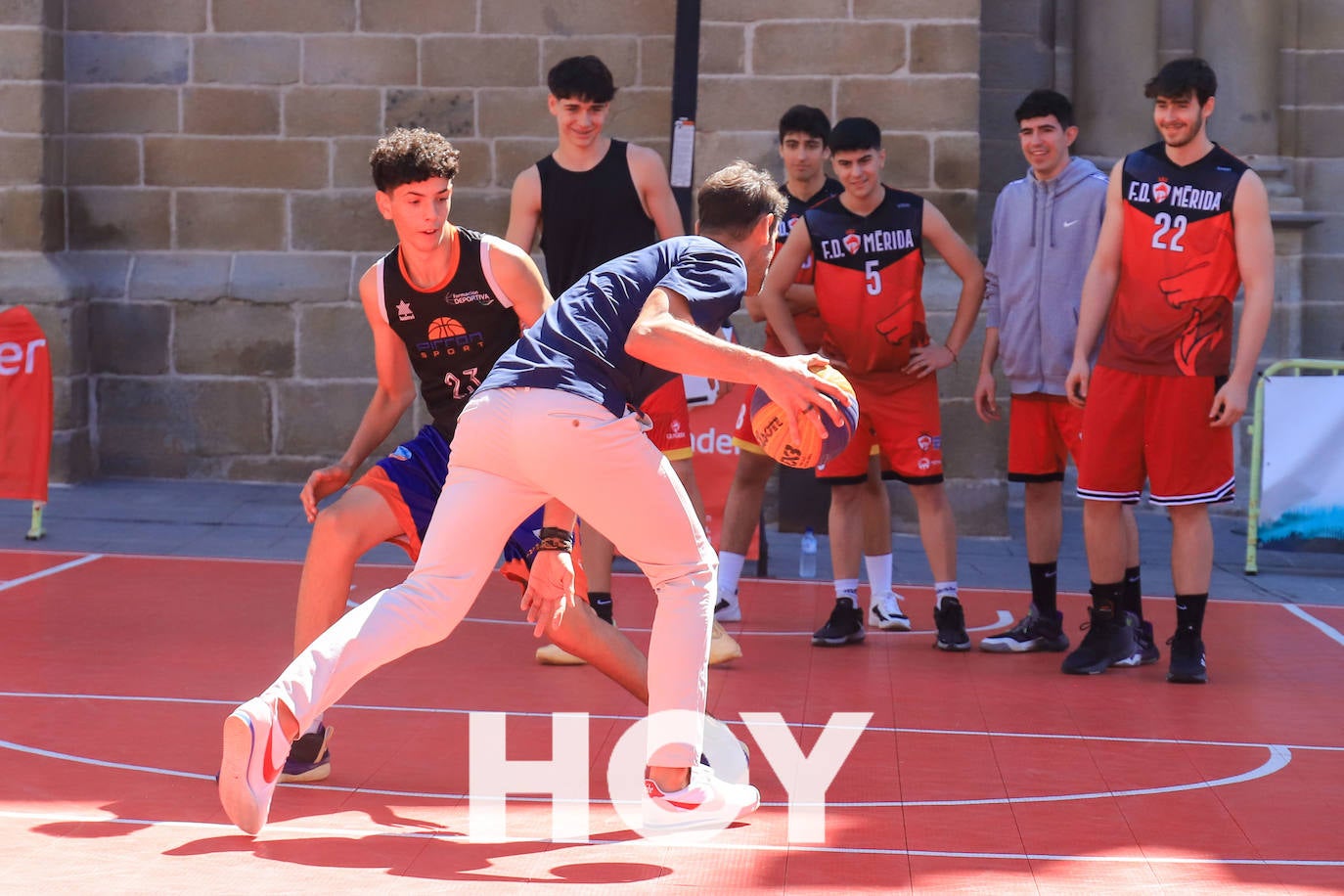 Calderón regresa a Villanueva para participar en la clausura de su circuito de 3x3