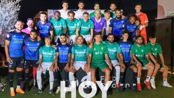 El Villanovense presenta sus nuevas armaduras de Soka