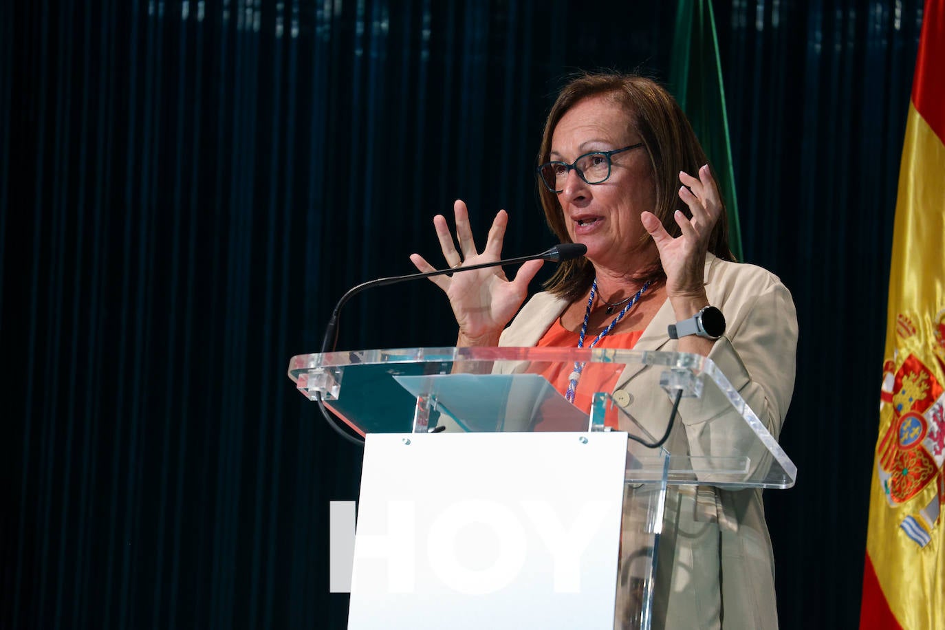 Pilar Santisteban recibe la Medalla de Villanueva