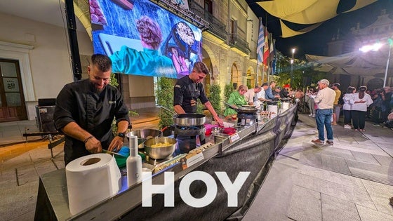Ocho cocineros extremeños buscaron en Villanueva la mejor tortilla de patatas