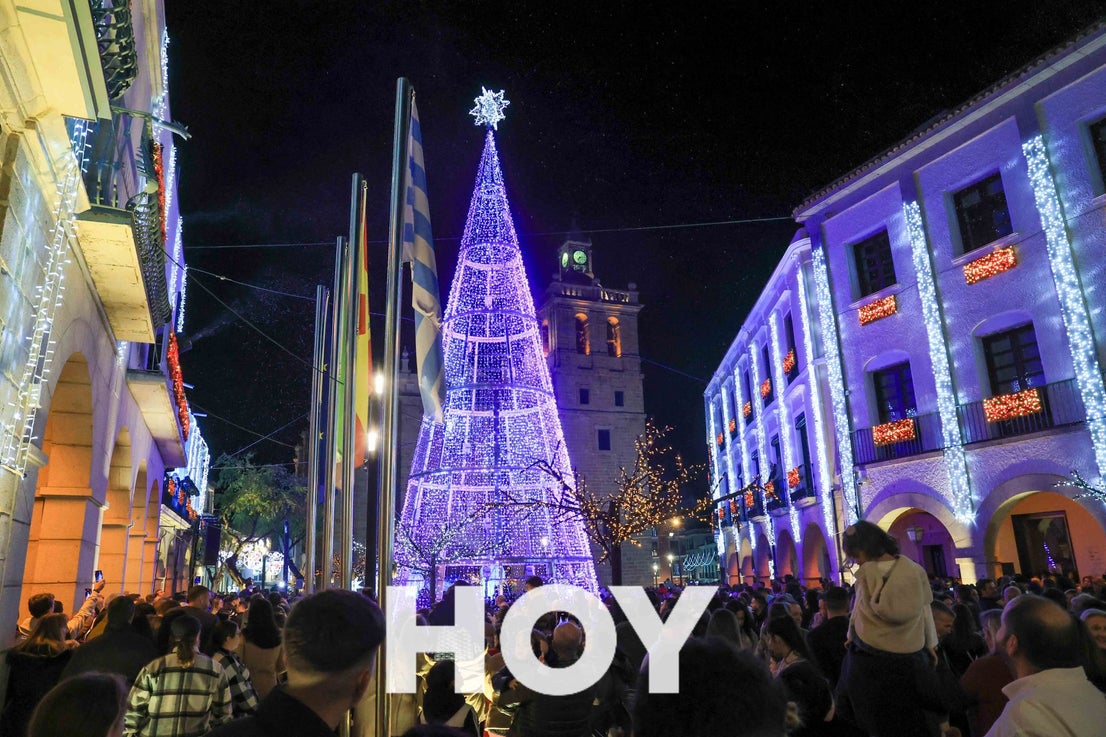 Villanueva enciende la Navidad extremeña