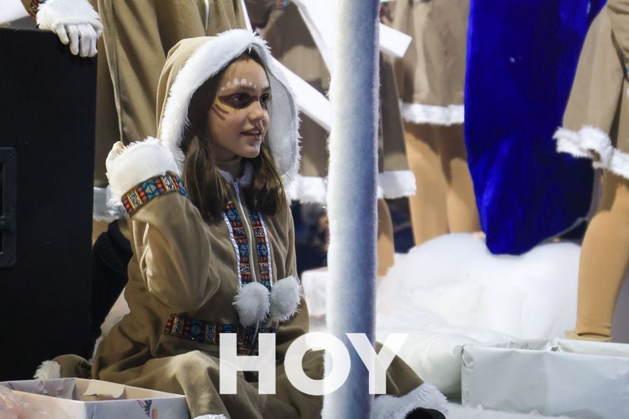 Miles de personas disfrutan de la cabalgata de Reyes en Villanueva