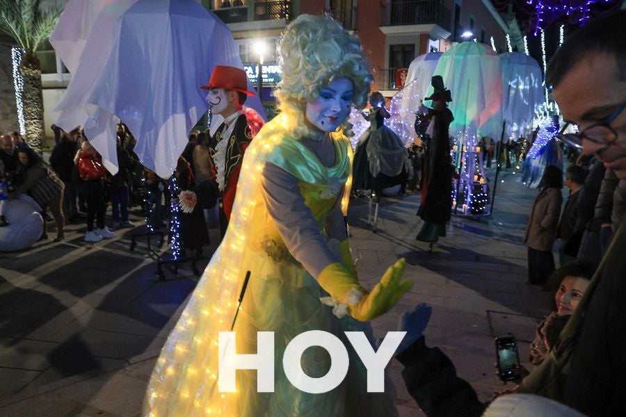 Miles de personas disfrutan de la cabalgata de Reyes en Villanueva