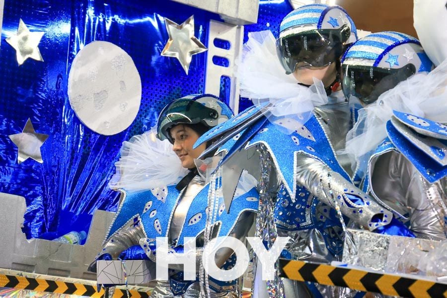 Miles de personas disfrutan de la cabalgata de Reyes en Villanueva