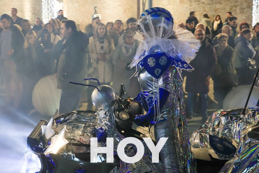 Miles de personas disfrutan de la cabalgata de Reyes en Villanueva