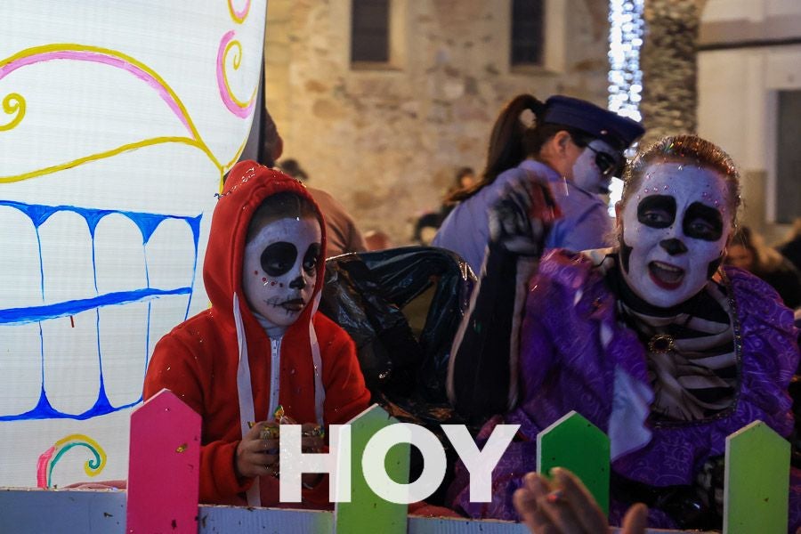 Miles de personas disfrutan de la cabalgata de Reyes en Villanueva