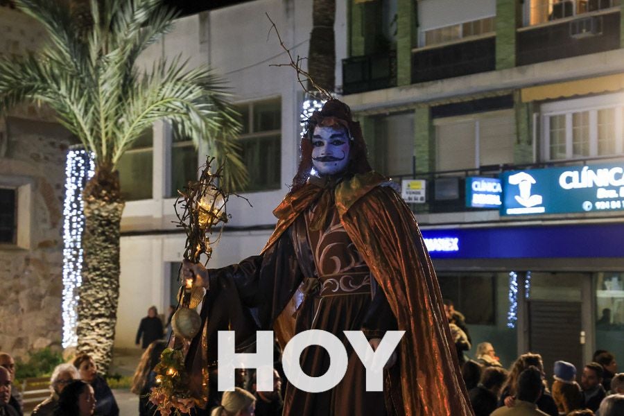Miles de personas disfrutan de la cabalgata de Reyes en Villanueva