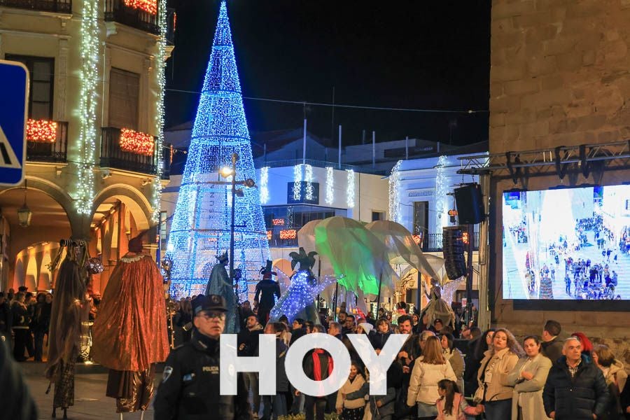 Miles de personas disfrutan de la cabalgata de Reyes en Villanueva