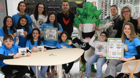 Los 'Emoticonos Extremeños' de Fernando Sembrador ya se pueden leer en braille