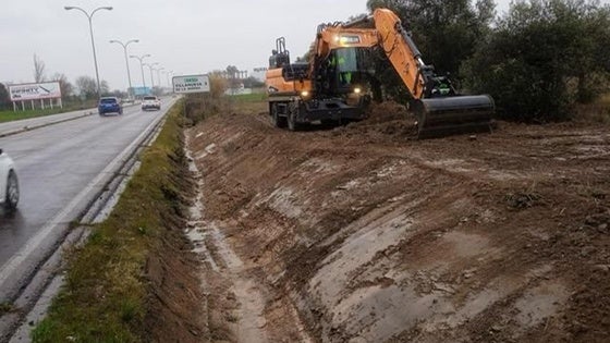 Inician las obras del carril bici y el acerado en la avenida Vegas Altas