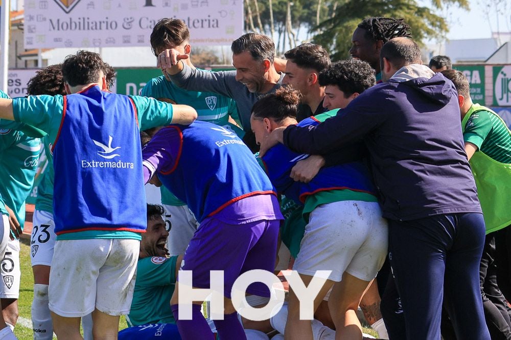 El derbi entre Villanovense y Don Benito, en imágenes