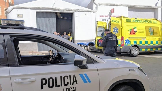 Fallece el hombre herido tras sufrir una caída de altura en una nave en Villanueva