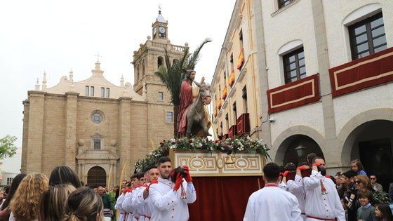 La Borriquita desafía a la lluvia como ya hizo 'La Guapa'