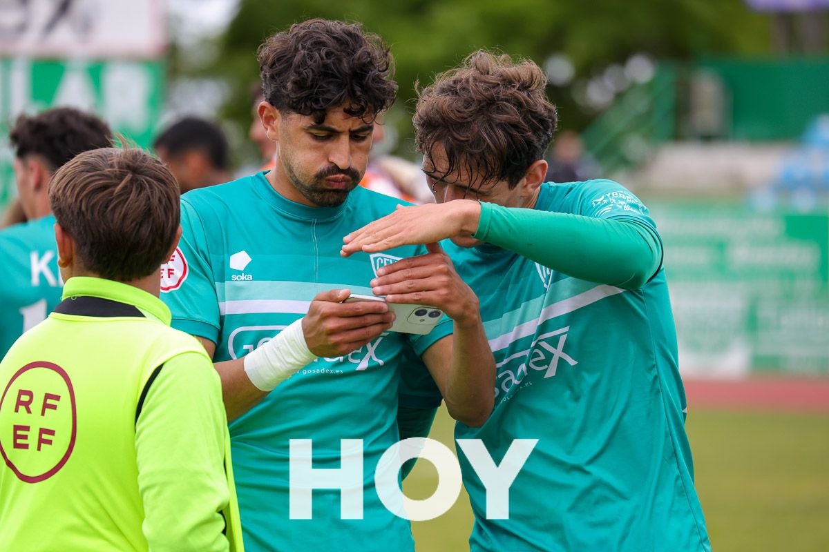 Imágenes del triunfo vital del Villanovense contra el Granada B