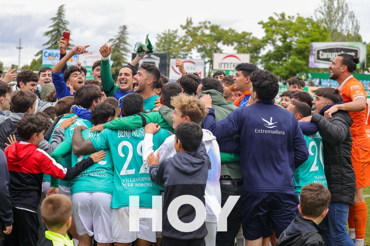 Imágenes del triunfo vital del Villanovense contra el Granada B