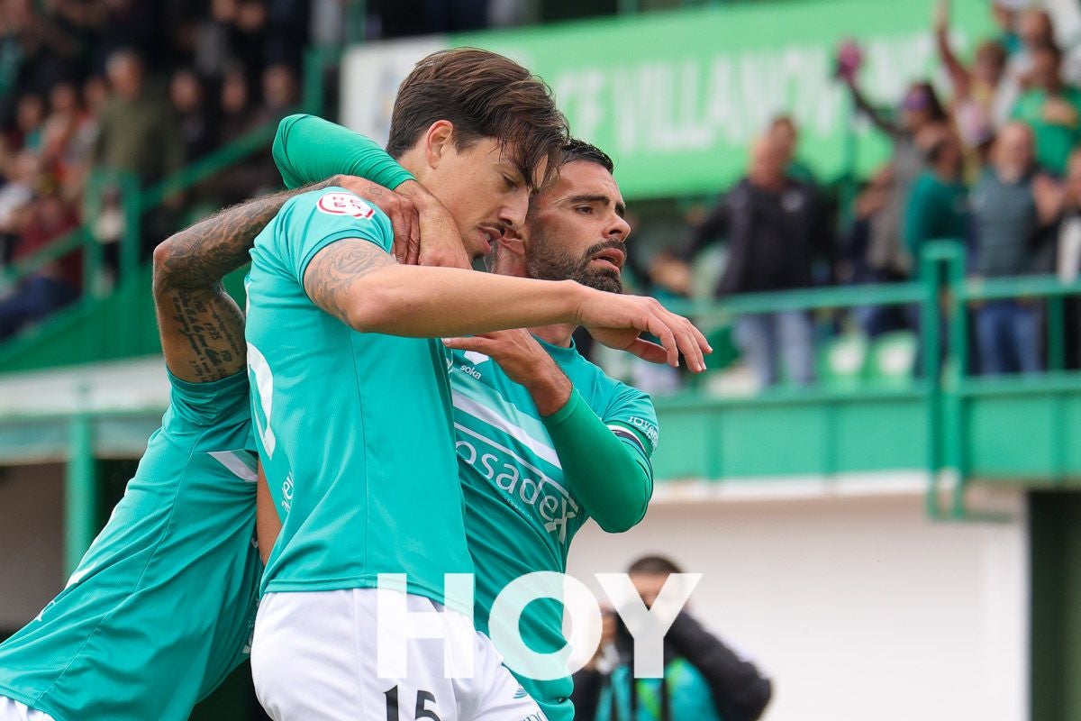 Imágenes del triunfo vital del Villanovense contra el Granada B