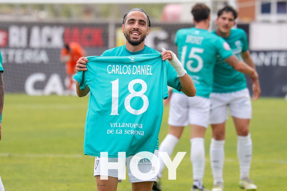 Imágenes del triunfo vital del Villanovense contra el Granada B