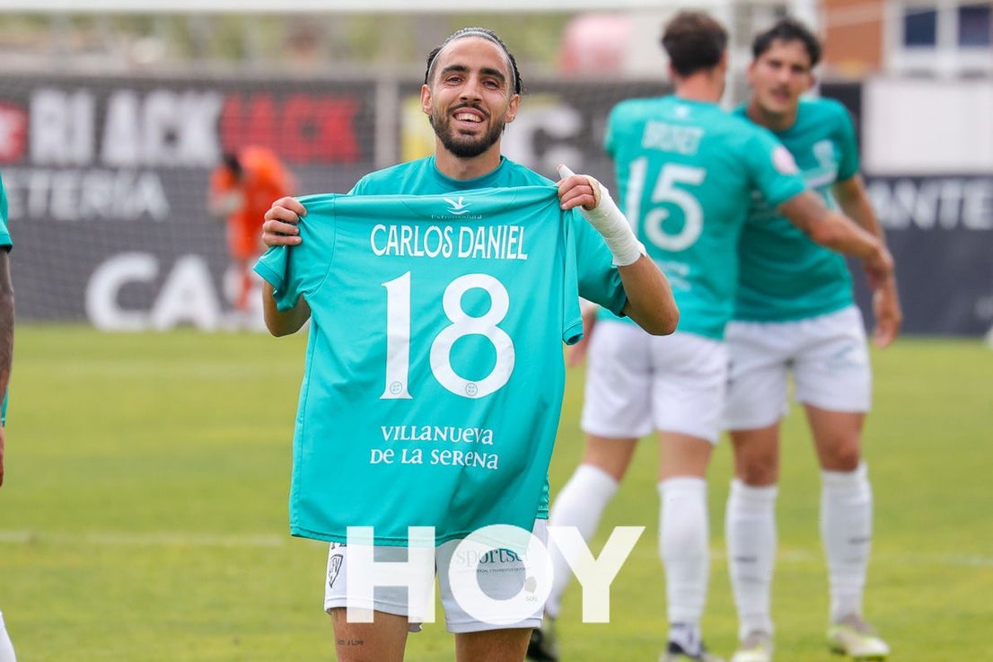 Imágenes del triunfo vital del Villanovense contra el Granada B
