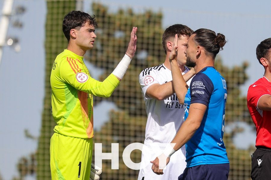 Las imágenes de la derrota del Villanovense contra el Madrid C