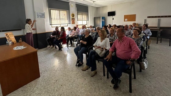Los mayores se forman en salud mental y uso de teléfonos móviles