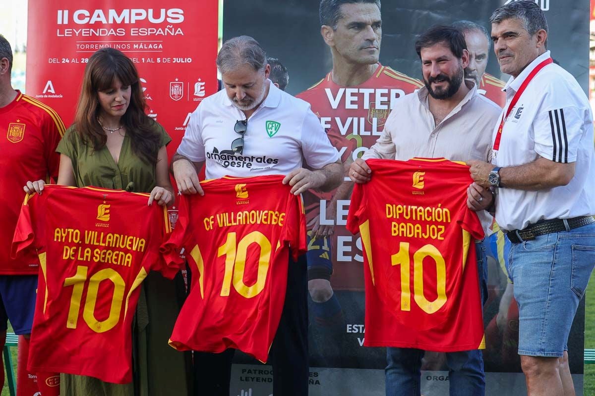 Algunas imágenes del Veteranos Villanovense contra Leyendas de España