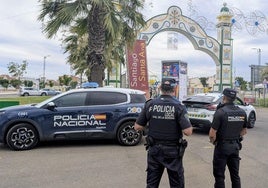Policía Nacional y Policía Local mantienen un dispositivo de seguridad en el recinto ferial.