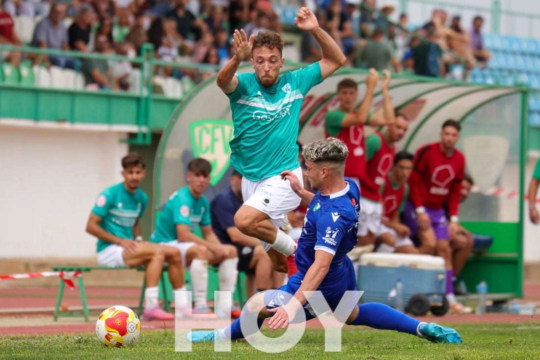 El Villanovense se estrena con remontada contra la Puebla