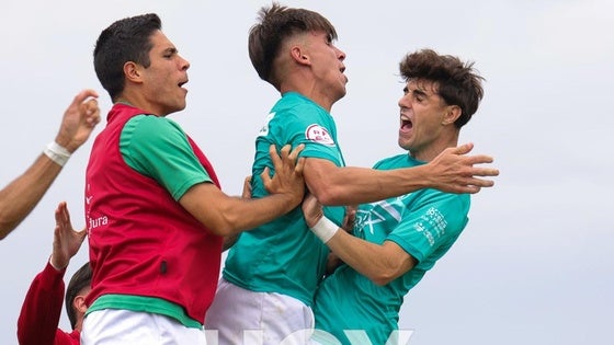 El Villanovense se estrena con remontada contra la Puebla