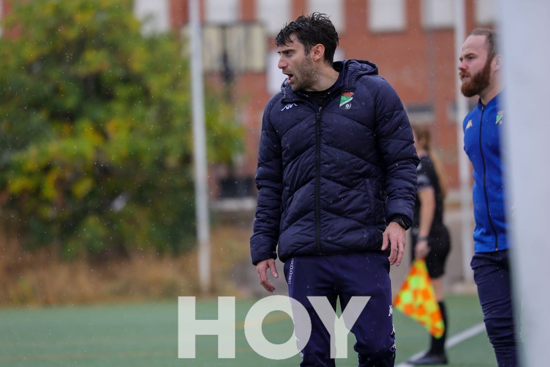 El Villanovense se estrena en casa con un empate