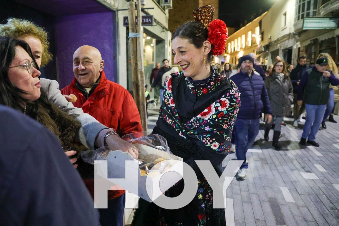 FOTOS | Tradicional Manteo del Pelele en Villanueva de la Serena