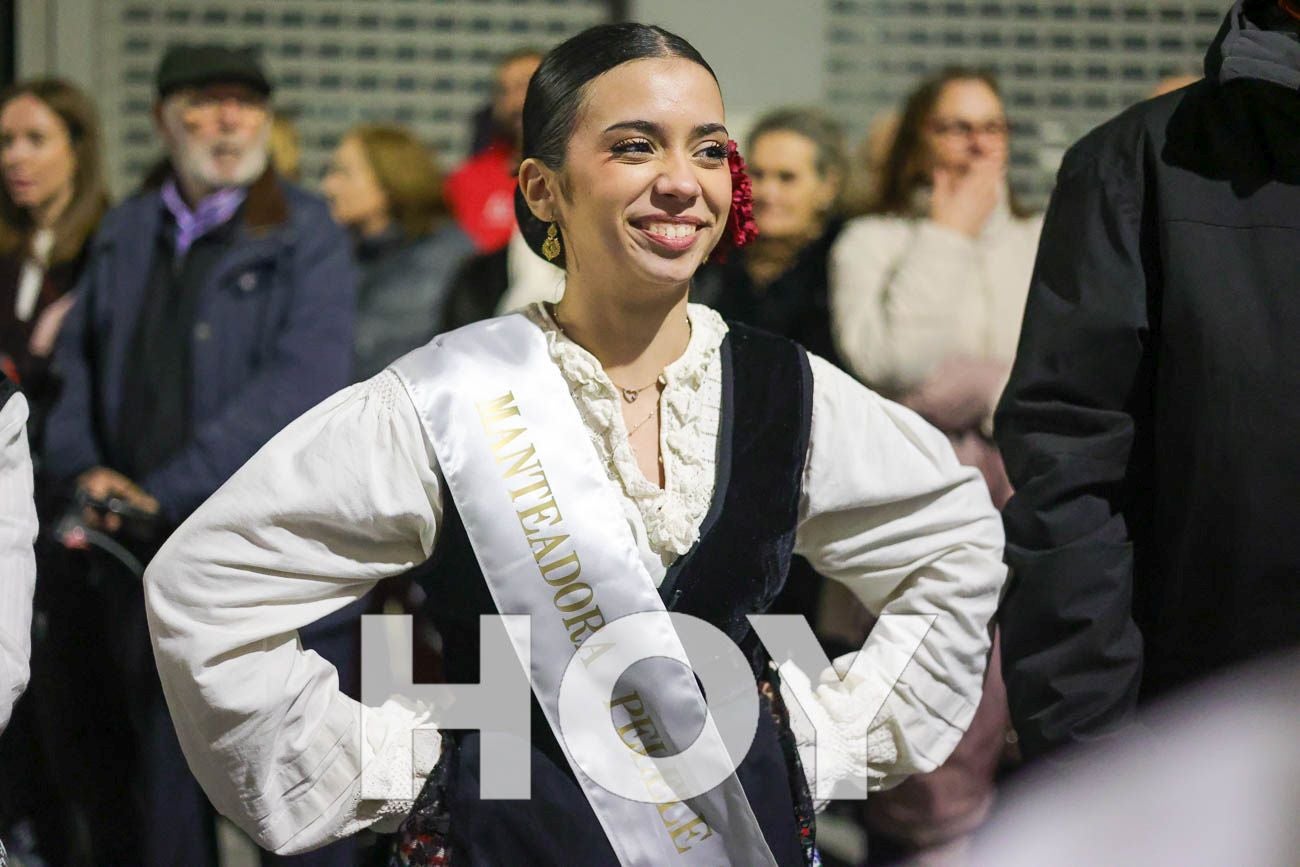 FOTOS | Tradicional Manteo del Pelele en Villanueva de la Serena