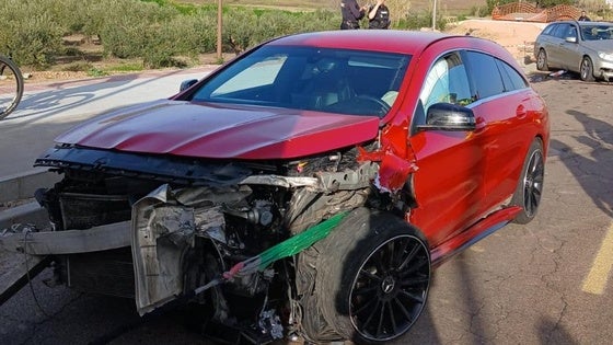 Aparatoso accidente con tres vehículos implicados en la carretera Don Benito - Villanueva