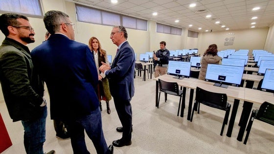 La DGT instala su primer aula digitalizada en Extremadura