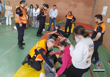 Agrupación Civil imparte un curso de primeros auxilios para los más jóvenes