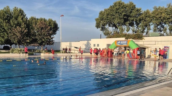 Amplio programa de actividades en la piscina
