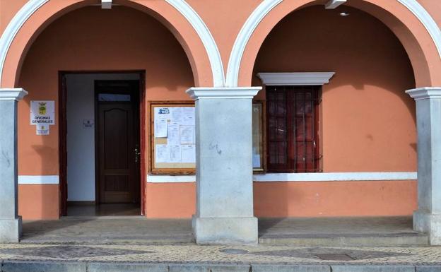 Entrada de las oficinas municipales. 