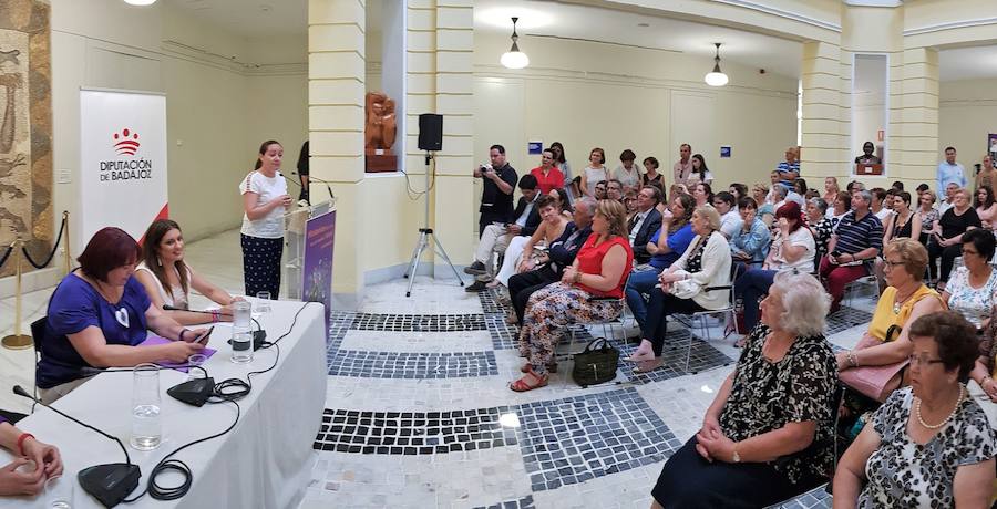 Antonia Fuentes en la esquina derecha.