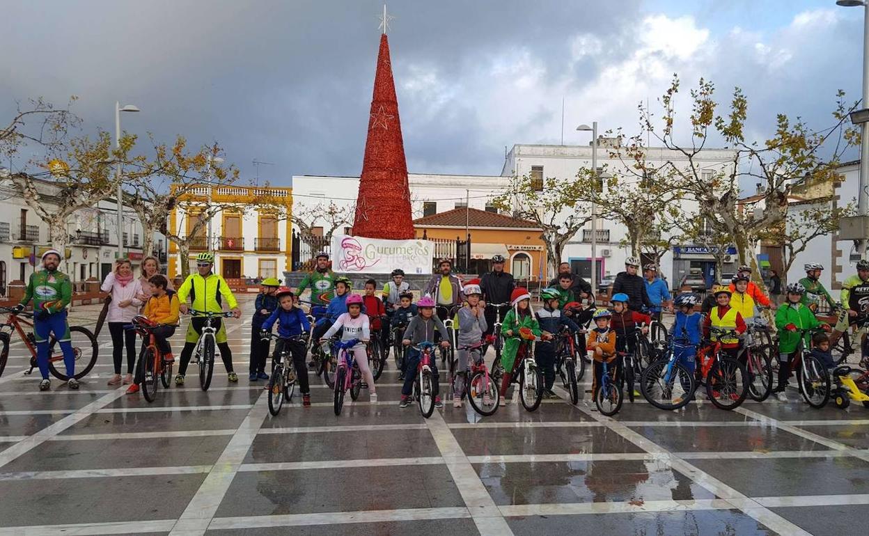 Participantes de la VII ciclocabalgata navideña.